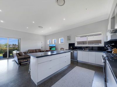 7 Sanctuary Place, Hillvue