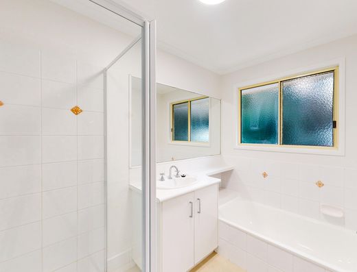 Spacious Family Living Opposite Tewantin Golf Course image 15