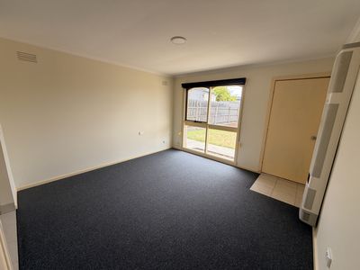 4 / 2 Mimosa Street, Newcomb