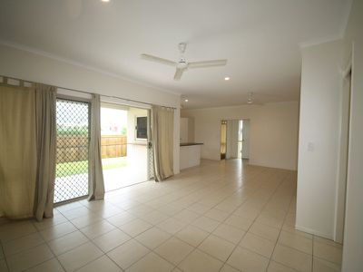 2 Timberlea Drive East, Bentley Park