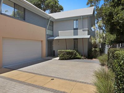 2 / 12 Russell Street, Hawks Nest