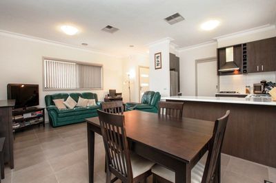 2 / 13 Walters Avenue, Airport West