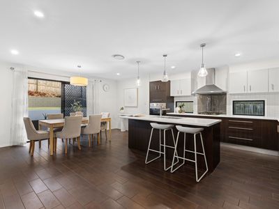 6 Lachlan Drive, Wakerley