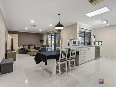 21 Fountain Way, Huntingdale