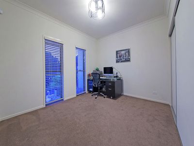19 Rowland Avenue, Wakerley