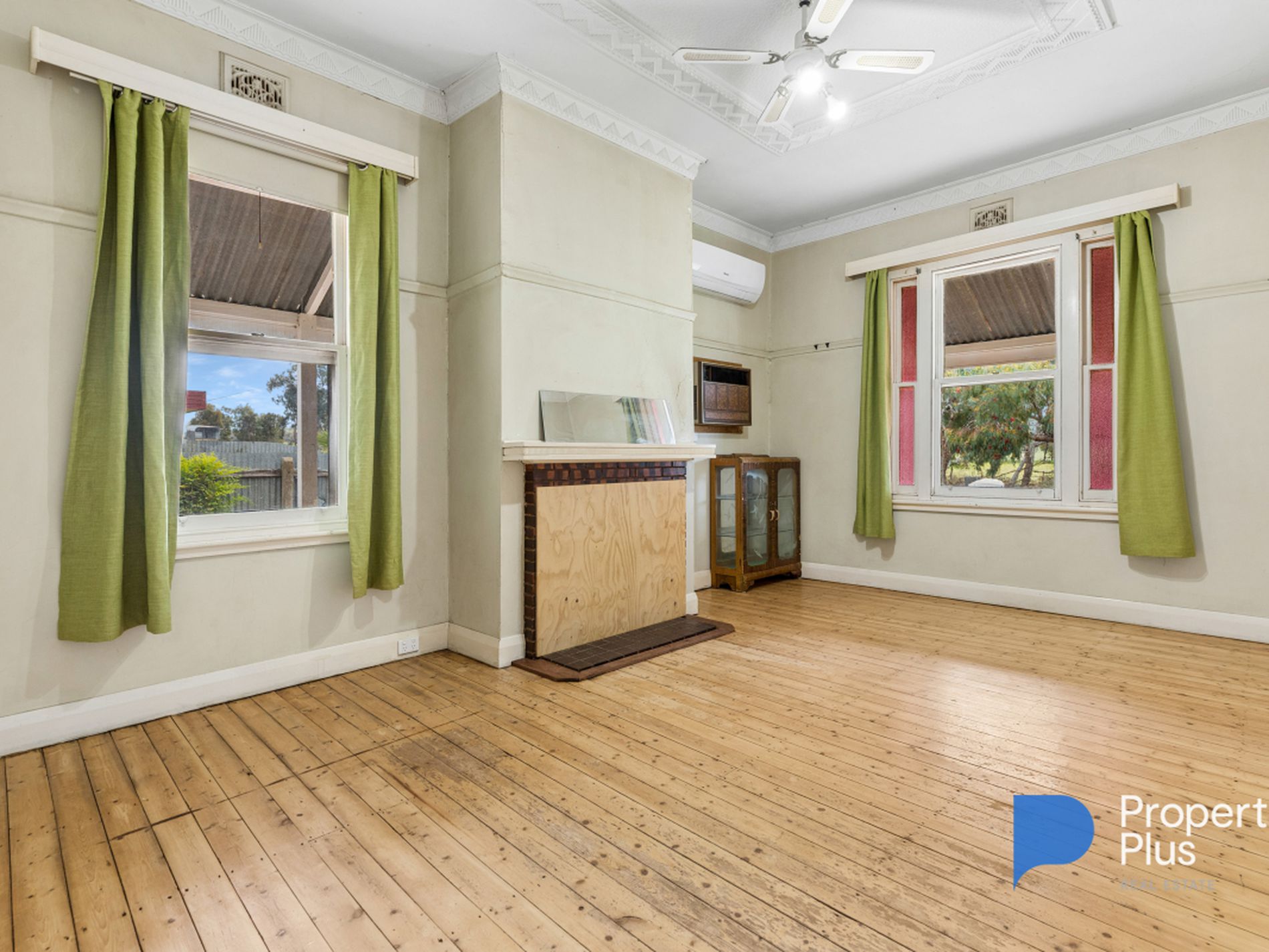 7 WINDSOR AVENUE, Charlton