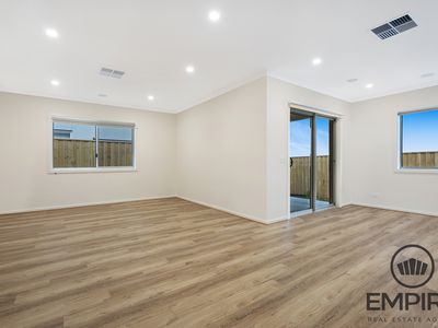 76 Gippsland Avenue, Clyde North
