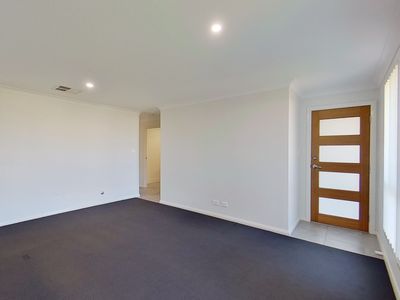13B Lansdowne Drive, Dubbo