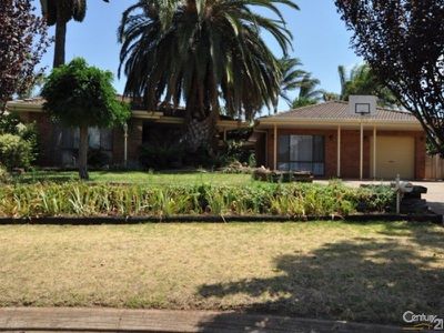33 Chifley Drive, Dubbo