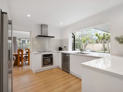 9 Suncrest Drive, West Harbour