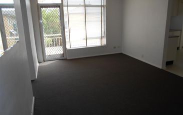10 / 2 Gray Cres, Eastlakes
