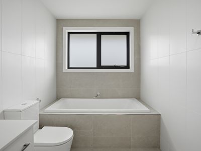 2 / 67 Parkfield Drive, Youngtown