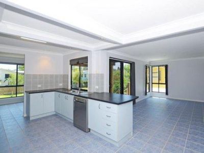 2 / 600 The Esplanade, Urangan
