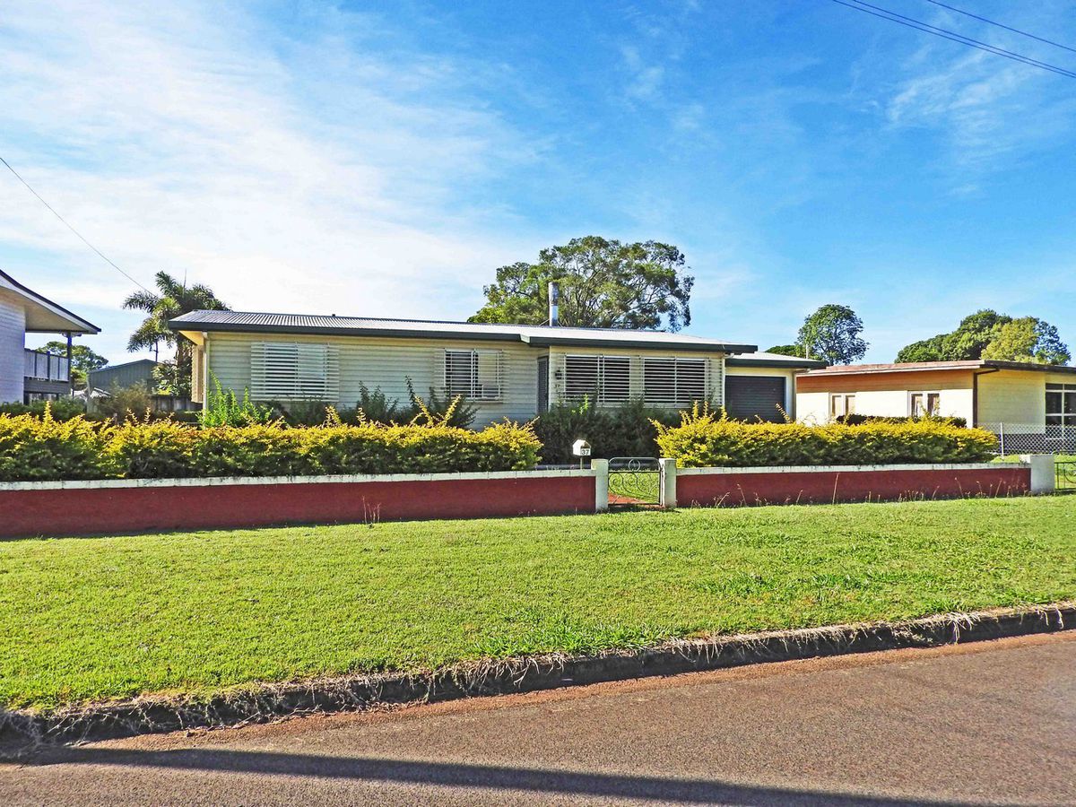 37 CANOPUS CIRCUIT, Atherton