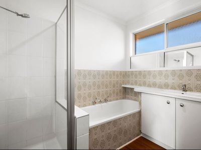 2 / 15 Bostock Avenue, Manifold Heights