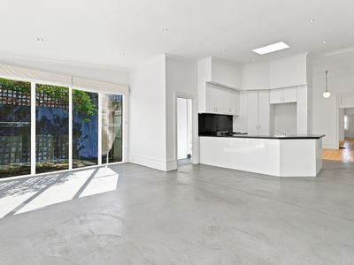 211 Douglas Parade, Newport