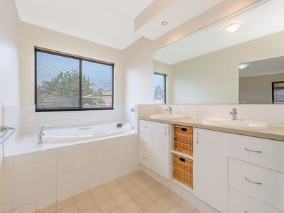 7 Verona Cres, Falcon
