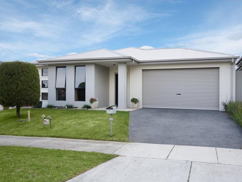 7 Damon Close, Narre Warren South