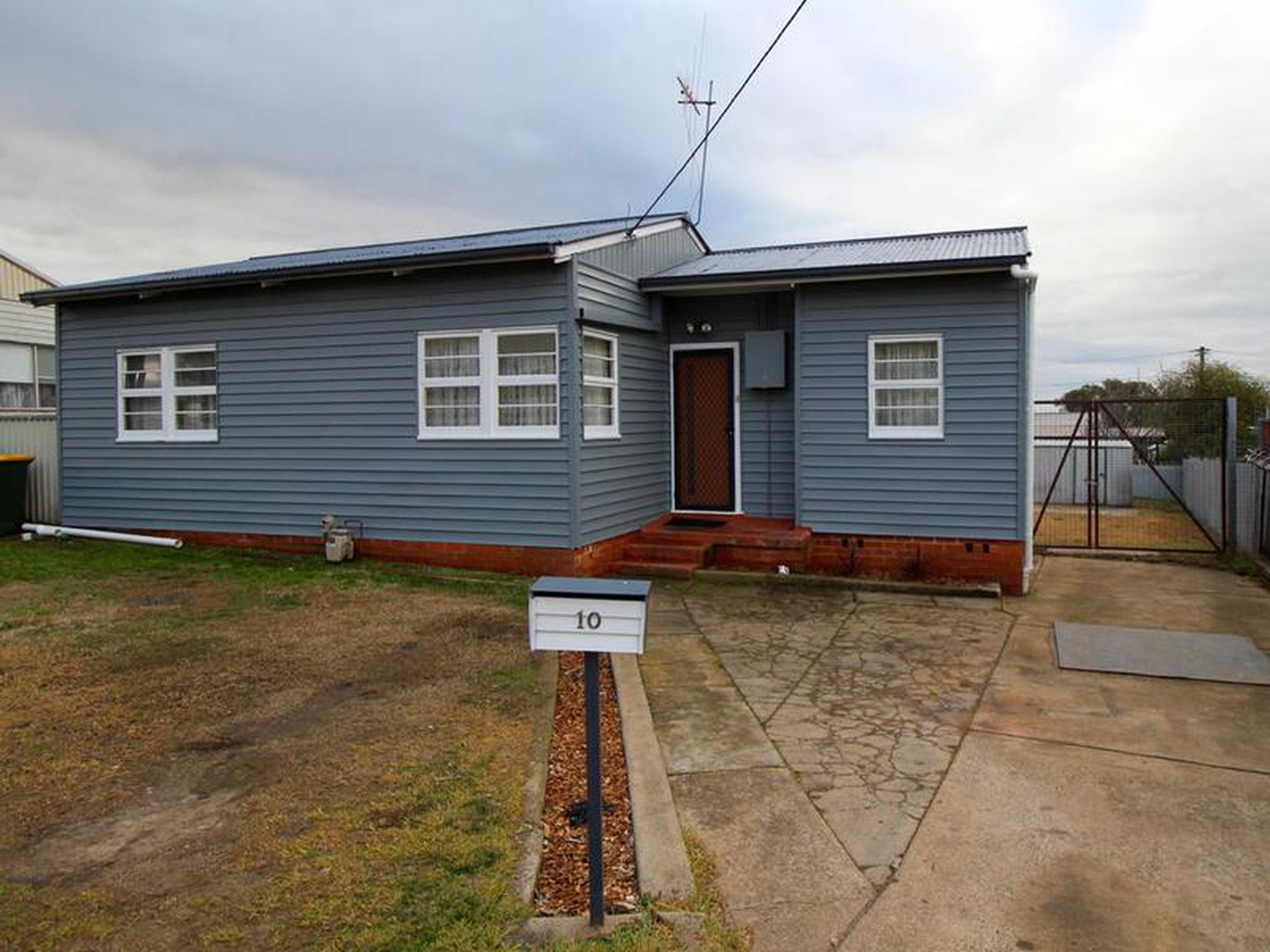 10 Alamein Walk, West Bathurst