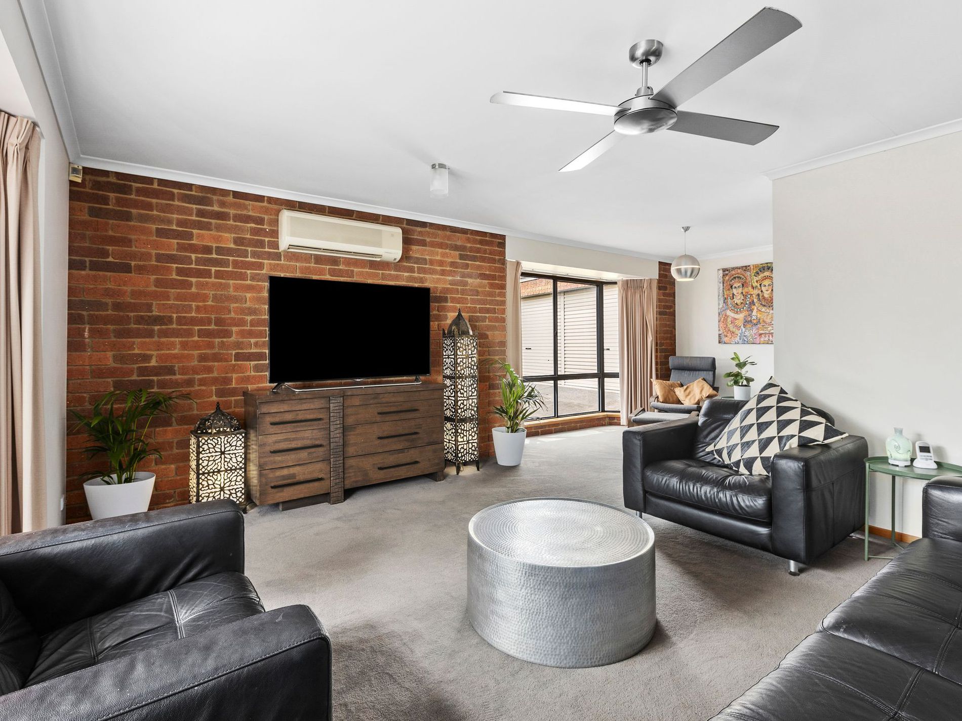7 Reta Close, Leopold