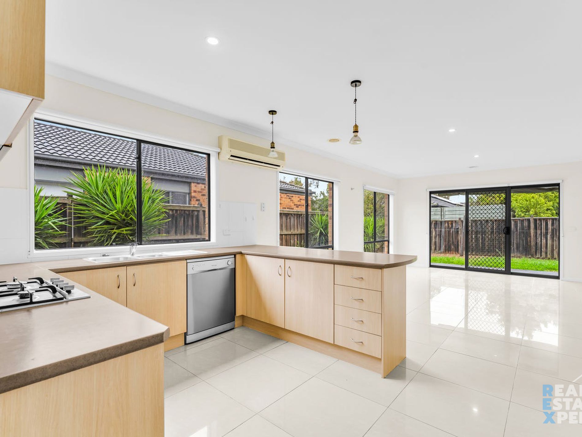 13 Beechtree Way, Cranbourne North