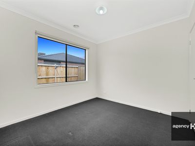 10 Retreat Way, Weir Views