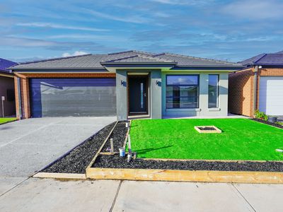 246 Maracana Avenue, Manor Lakes