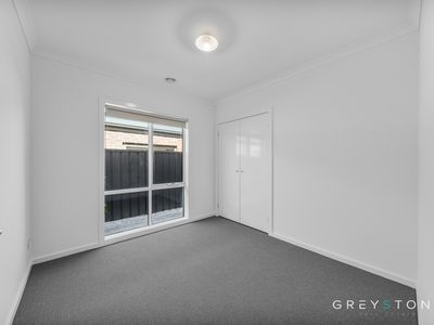 6 Distaff Way, Rockbank