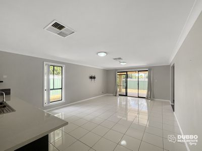 12 Glenshee Close, Dubbo