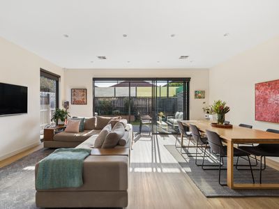 8B Waiora Parade, West Footscray