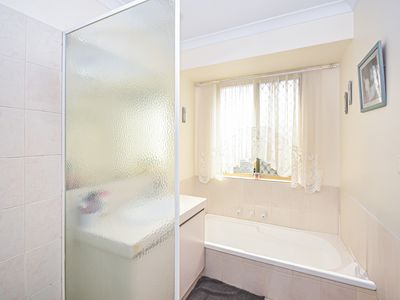 4 Carnegie Place, Greenfields