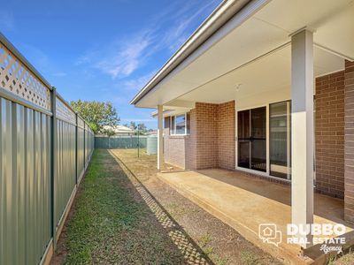 24 Dalbeattie Crescent, Dubbo