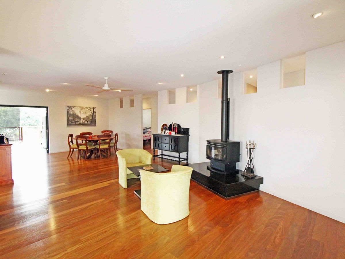 10 AGNEW STREET, Atherton