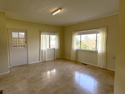 87 McNabb Crescent, Griffith