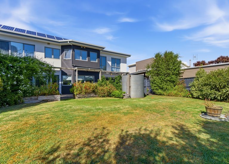 8 Aquarius Court, Portland North