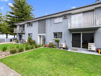 2 / 261 Esplanade, Altona