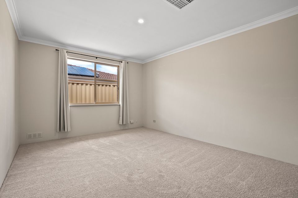 16 Frigate Close, Waikiki