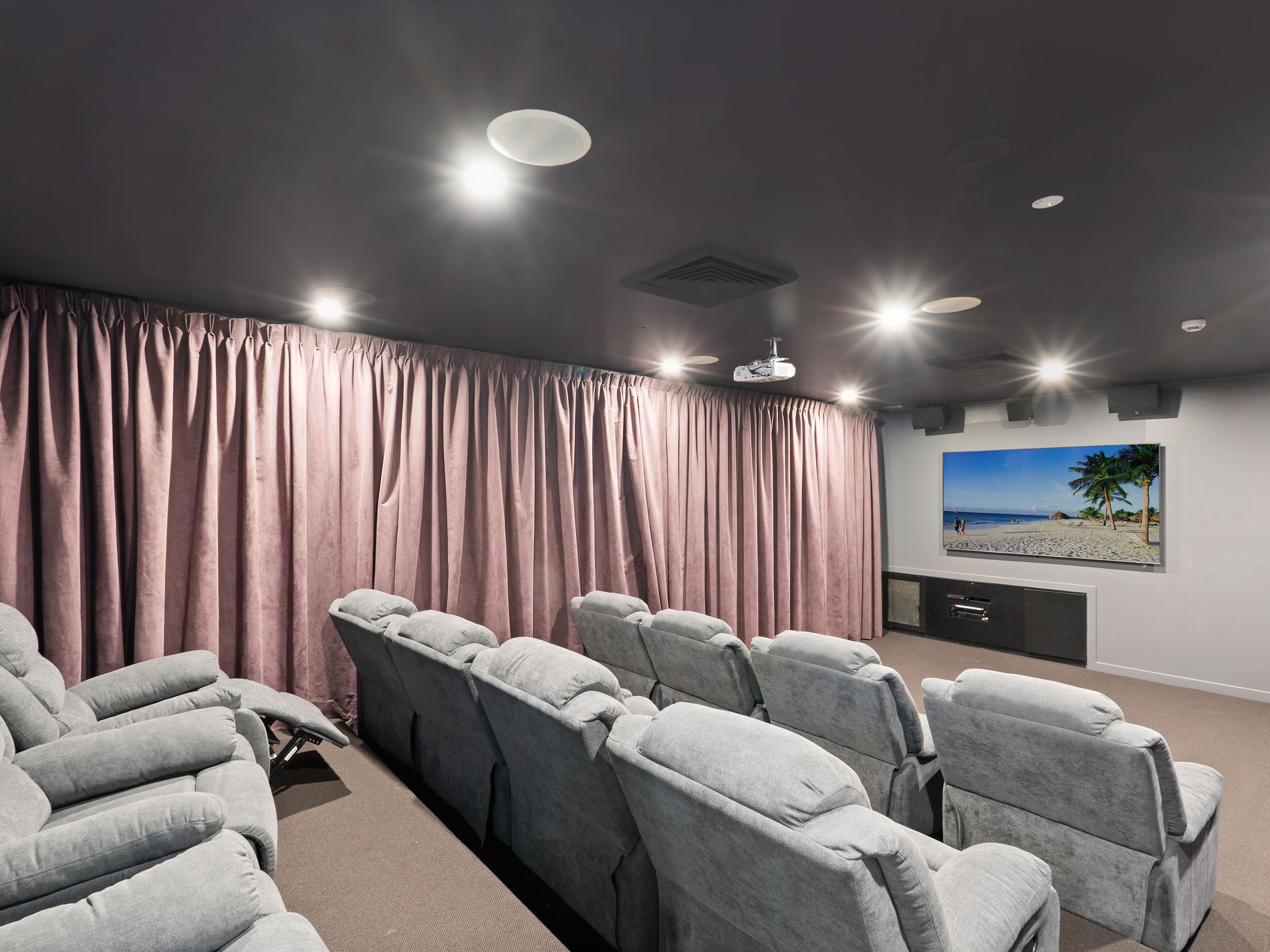 522 / 66 SICKLE AVENUE, Hope Island
