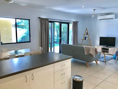 4 / 6 Wright Crescent, Gray