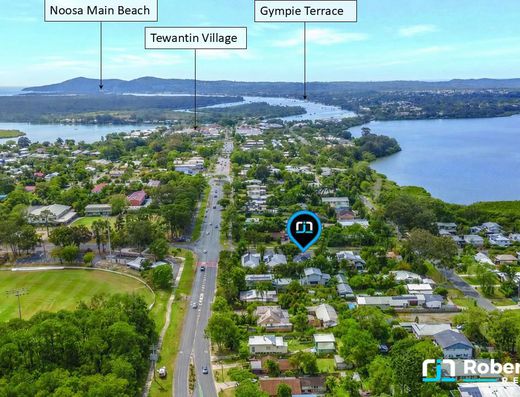 Immaculate Home with Side Access & Short Walk to Town image 25