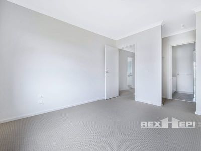 6 Gordal Court, Lynbrook