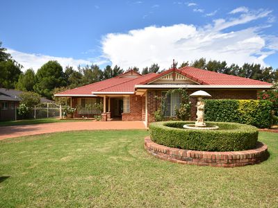 16 Hillcrest Place, Dubbo
