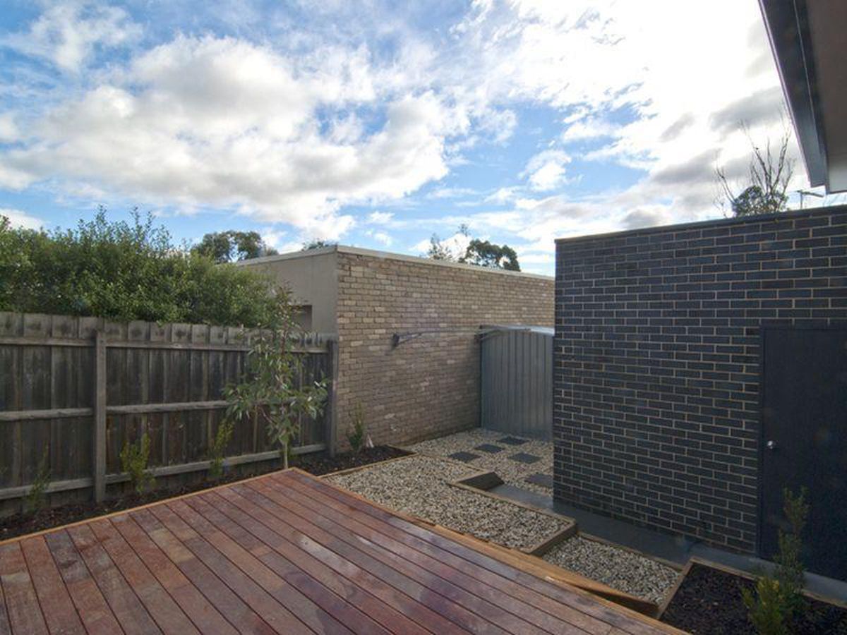 2 / 227 Outlook Drive, Dandenong North
