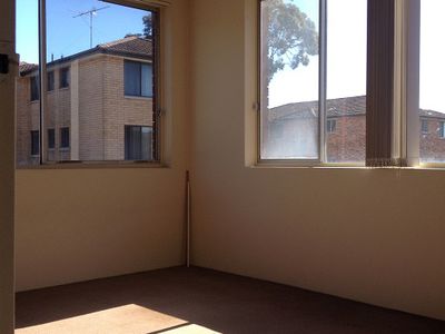 15 / 10 Bank Street, Meadowbank