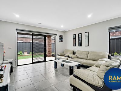 10 Tomago Street, Tarneit