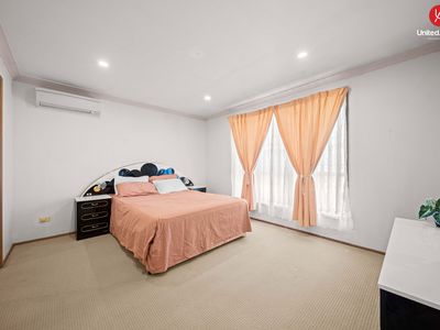 18 Coonabarabran Crescent, Hoxton Park