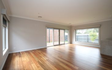 2 / 9 CHURCH STREET, Emerald