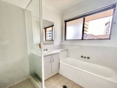 12 / 26 Genoa Street, Surfers Paradise