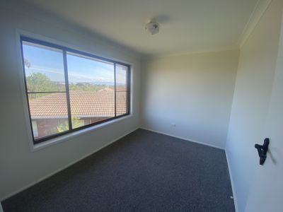 33 Burgess Avenue, Figtree