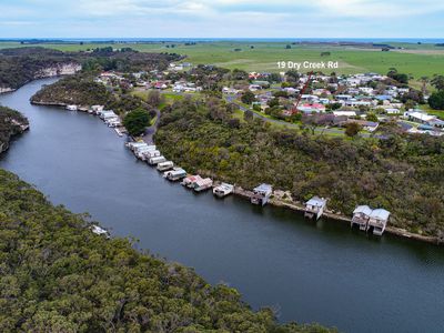 19 Dry Creek Road, Donovans